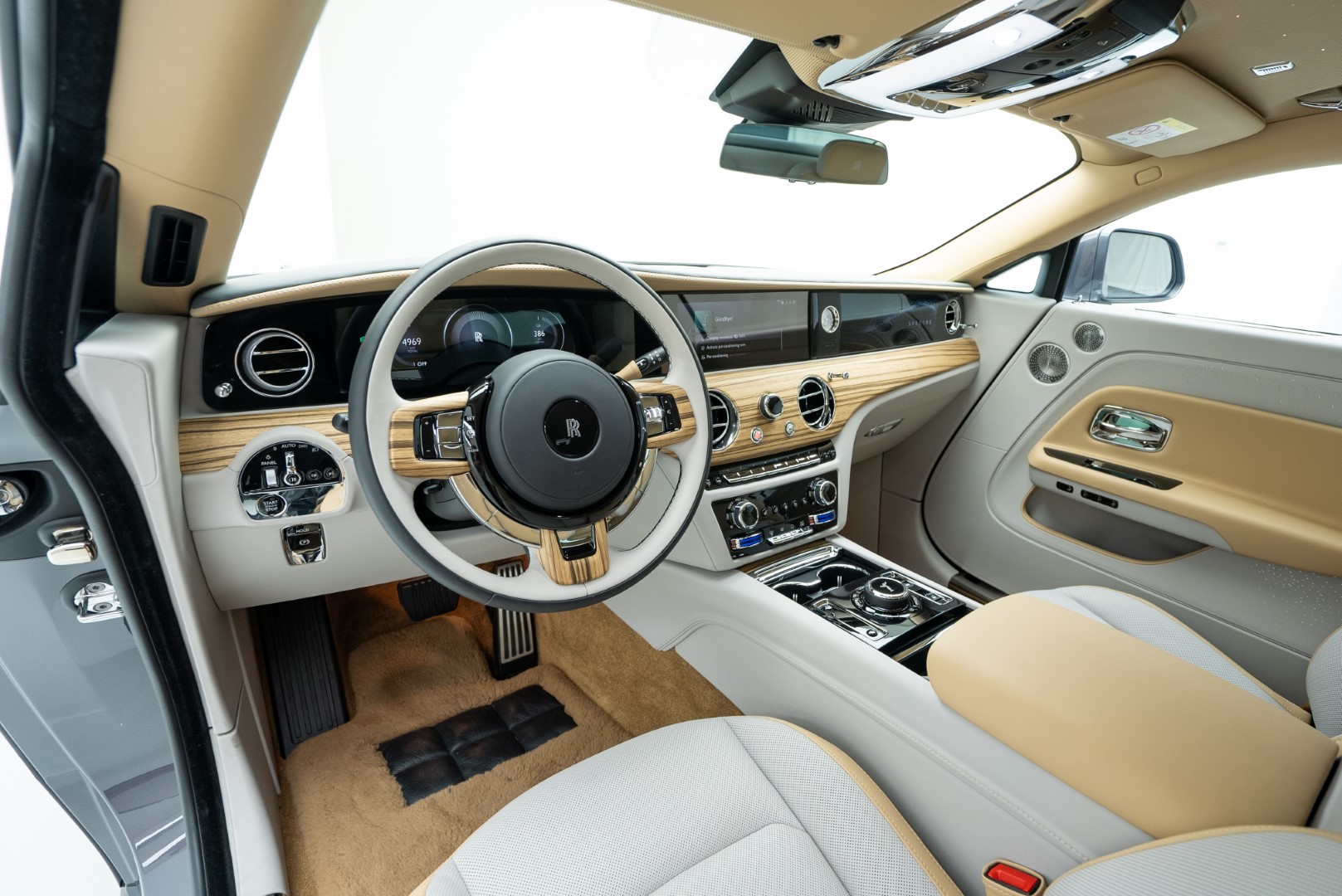 2024 ROLLS ROYCE SPECTRE. GCC. VERY HIGH SPEC. WARRANTY AND SERVICE.